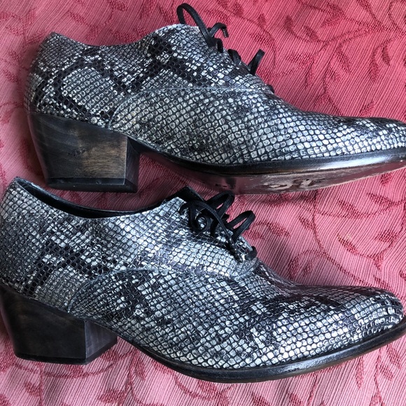 Calleen Cordero Shoes - CALLEEN CORDERO Metallic Silver Oxfords Sz7